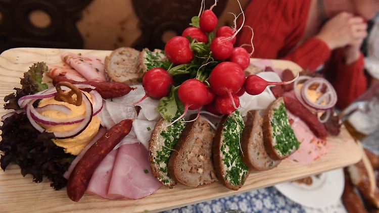 Eine klassische Bayerische Brotzeit lässt sich inzwischen einfach "veganisieren".