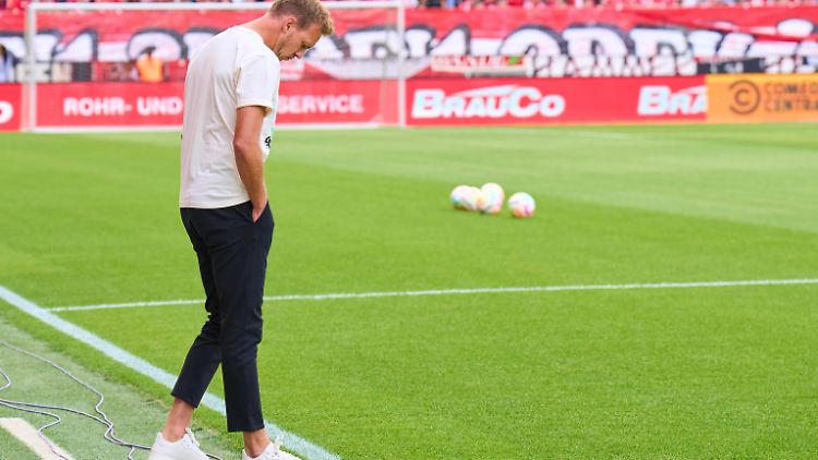 Auch die Hosen des Trainers kommen nicht überall gut an. 