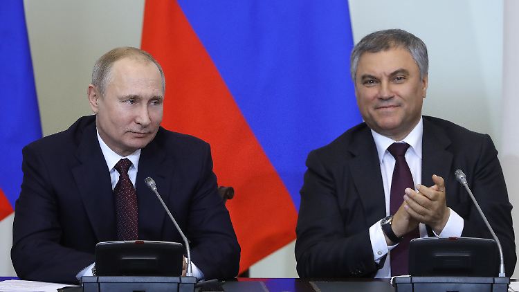 Wjatscheslaw Wolodin (r.) gehört zu Putins Vertrauten. 