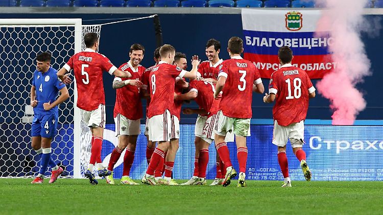Eigentlich ist Russland von der Fußball-Landkarte gestrichen. Doch der Verband fand ein Schlupfloch.