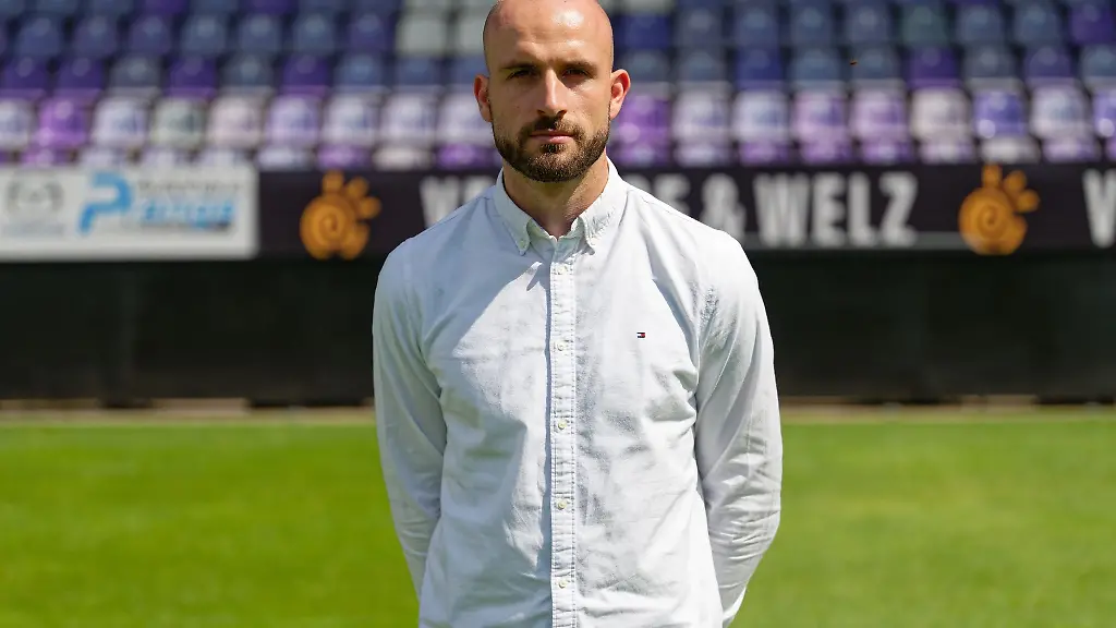 Mannschaftsfototermin-VfL-Osnabrueck-2-Bundesliga-Lieter-Lizenzbereich-Julius-Ohnesorge-Ohnesorge-wird-neuer-Technischer-Direktor-bei-Hansa-Rostock