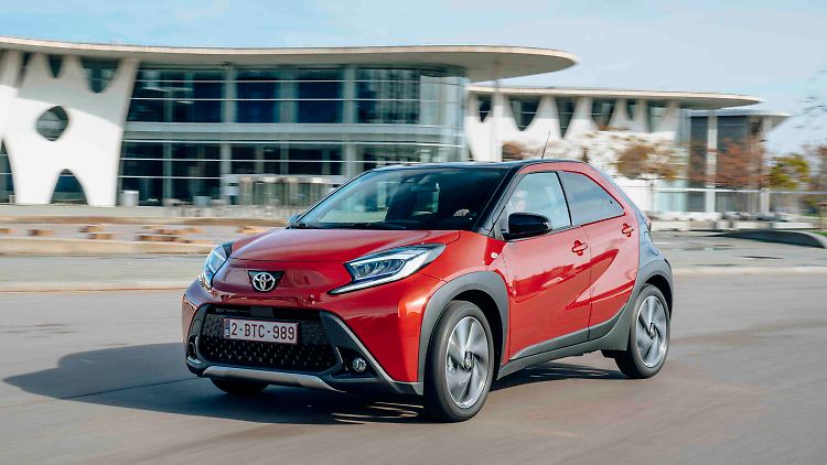 Seit dem Frühjahr 2022 bietet Toyota mit dem Mini-SUV Aygo X eine sympathische Alternative zum Kleinstwagen Aygo an.