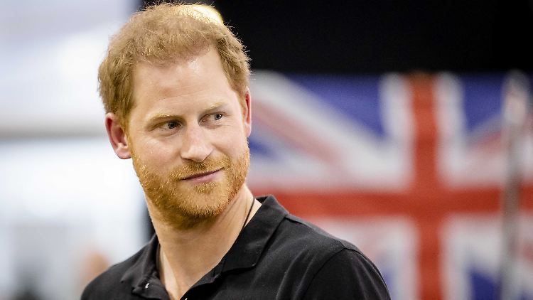 Versuchte er, den Streit zu schlichten? Prinz Harry.