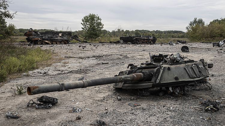 Zerstörte russische Panzer nach der Rückeroberung von Charkiw durch die ukrainischen Truppen.