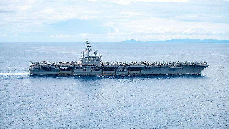 "USS Ronald Reagan" liegt momentan im Hafen von Busan vor Anker.