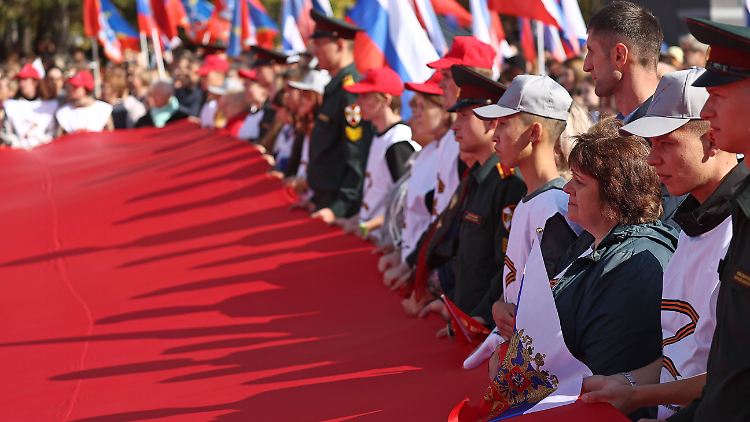 Unterstützungskundgebung für die "Spezialoperation" in Nowosibirsk - aber ob die Teilnehmer auch selbst in der Ukraine kämpfen würden?