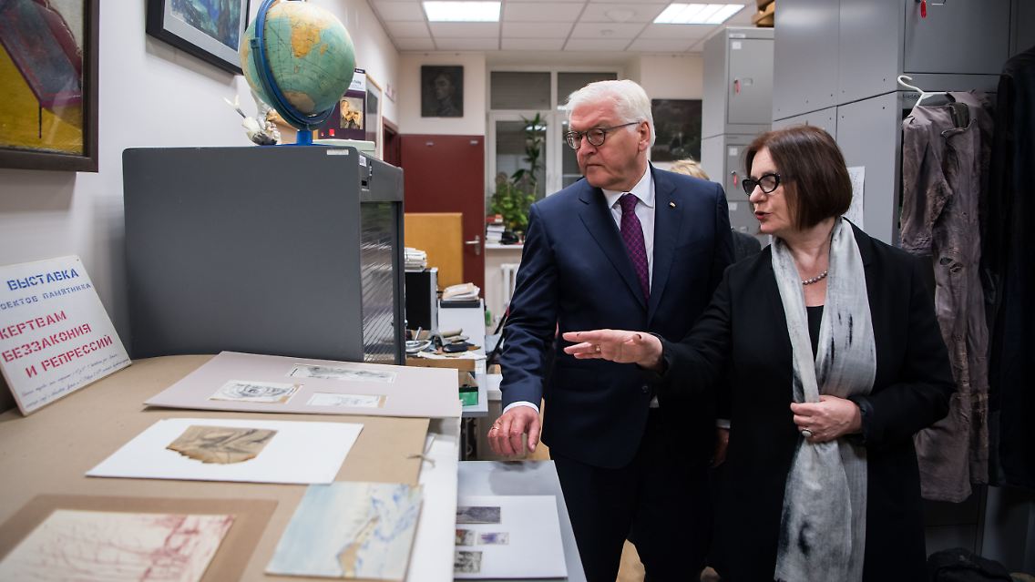 Bundespräsident Steinmeier besuchte 2017 auch Memorial, als er in Moskau war.