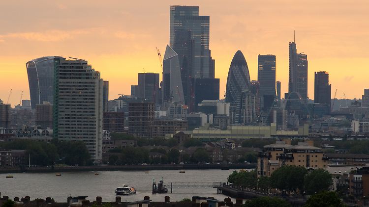 Der Brückenschlag zwischen London und dem Kontinent bedarf juristischer Begleitung.