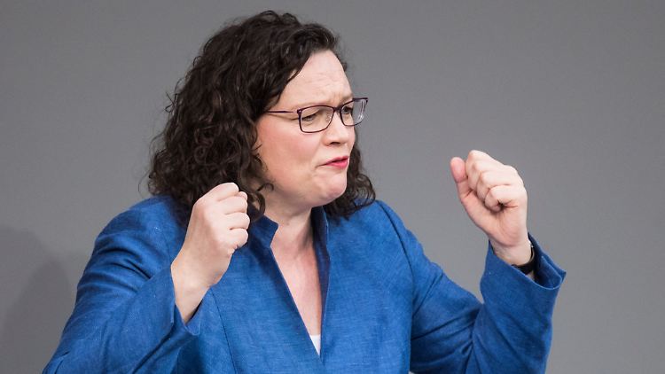 Die Arbeitsmarktentwicklung habe sich inzwischen "ein ganzes Stück von der Wirtschaftsentwicklung entkoppelt", sagte Nahles.