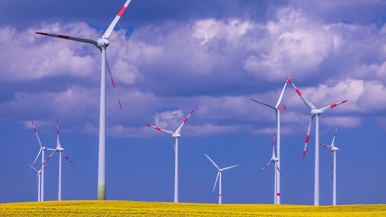 Kritiker haben wiederholt darauf hingewiesen, dass Regionen mit viel erneuerbarer Energie, etwa aus Windkraft, durch höhere Entgelte belastet werden.