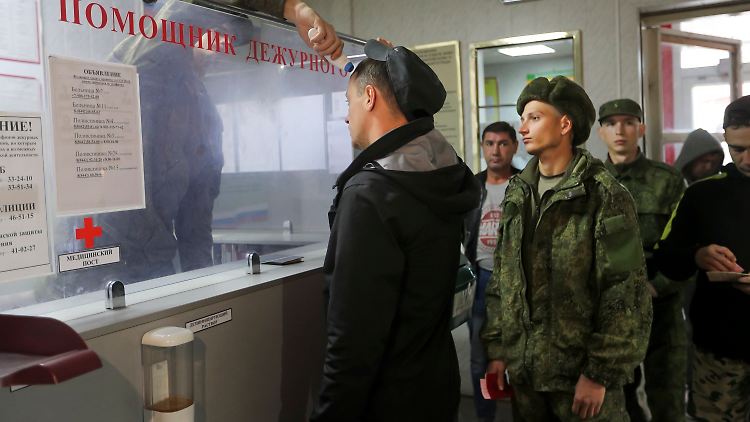 Deserteuren drohen in Russland jetzt bis zu zehn Jahre Haft.