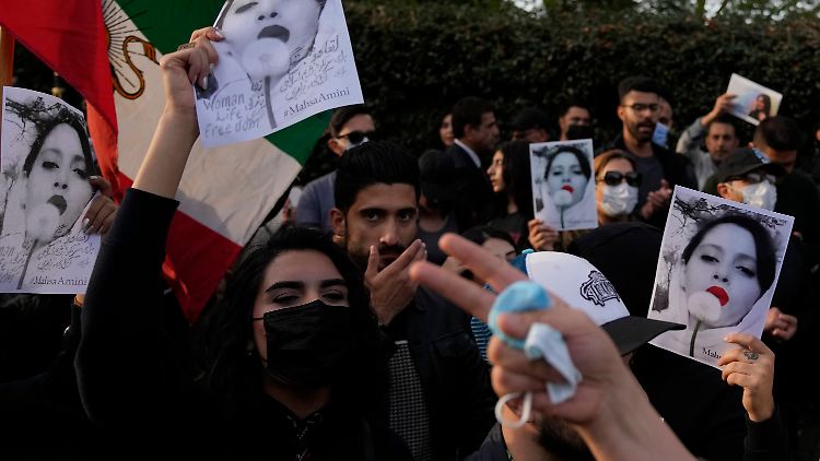 Protest vor der iranischen Botschaft in London.