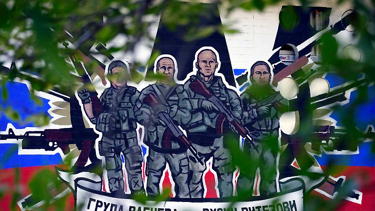 "Die Wagner-Gruppe - russische Ritter": Ein Wandbild verherrlicht die Söldner-Truppe.