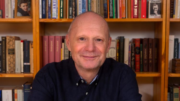 Jens Siegert, Journalist und Politikwissenschaftler, lebt seit 1993 in Moskau. Von 1999 bis 2015 leitete er das Russland-Büro der Grünen-nahen Heinrich-Böll-Stiftung. 2021 erschien sein Buch "Im Prinzip Russland".