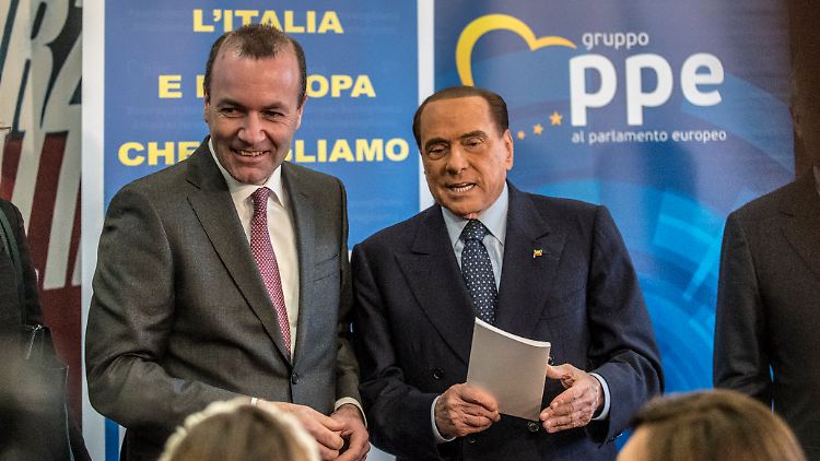 Von derselben Parteienfamilie: EVP-Chef Weber und Berlusconi von der Forza Italia (r.).