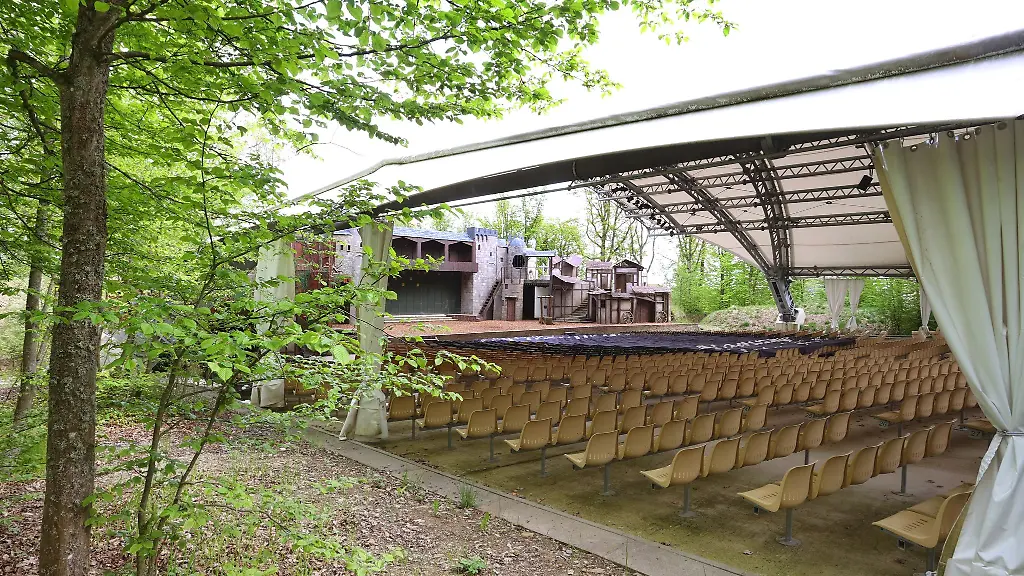 Die-Freilichtbuehne-im-Ortsteil-Soemmersdorf-in-der-alle-fuenf-Jahre-die-Fraenkischen-Passionsspiele-stattfinden