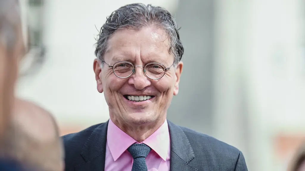 Christian-Gaebler-SPD-Senator-fuer-Stadtentwicklung-Bauen-und-Wohnen-will-mehr-Einfluss-auf-die-Gestaltung-der-Flaechen-des-Olympiaparks-im-Westen-Berlins