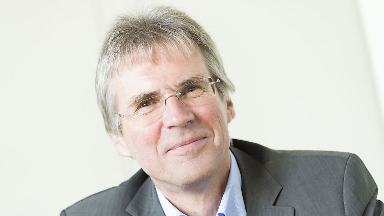 Holger Hanselka ist Präsident des Karlsruher Instituts für Technologie (KIT) und Vizepräsident für den Forschungsbereich Energie der Helmholtz-Gemeinschaft.