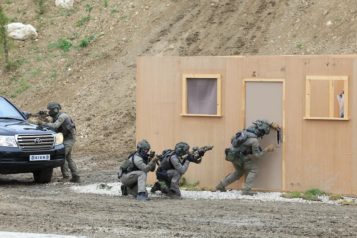 27bef506-a72c-4c0b-b357-7a056ec674ee