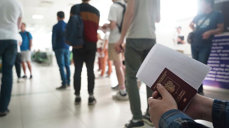 IT-Spezialisten aus Russland sind auf dem internationalen Arbeitsmarkt begehrt. Eine Ausreise fällt ihnen daher oft leichter.