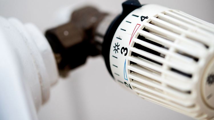 Der Thermostat einer Heizung in einer Privatwohnung.