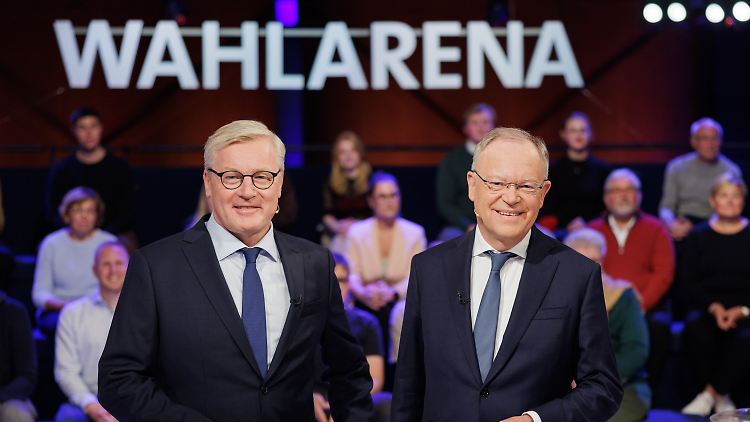 Niedersachsens Vizeministerpräsident Bernd Althusmann (l.) von der CDU und SPD-Ministerpräsident Stephan Weil stellten sich in der NDR-Wahlarena Fragen zu Energiesicherheit und Gaskrise.