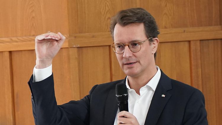 Der Anteil des Bundes an den Entlastungen der Bürger müsse deutlich höher ausfallen, findet NRW-Ministerpräsident Wüst. 