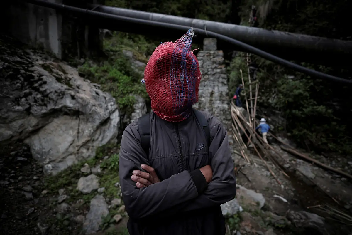 2024-06-05T100226Z-1488070499-RC2608AG2PH7-RTRMADP-3-CLIMATE-CHANGE-NEPAL-HONEY