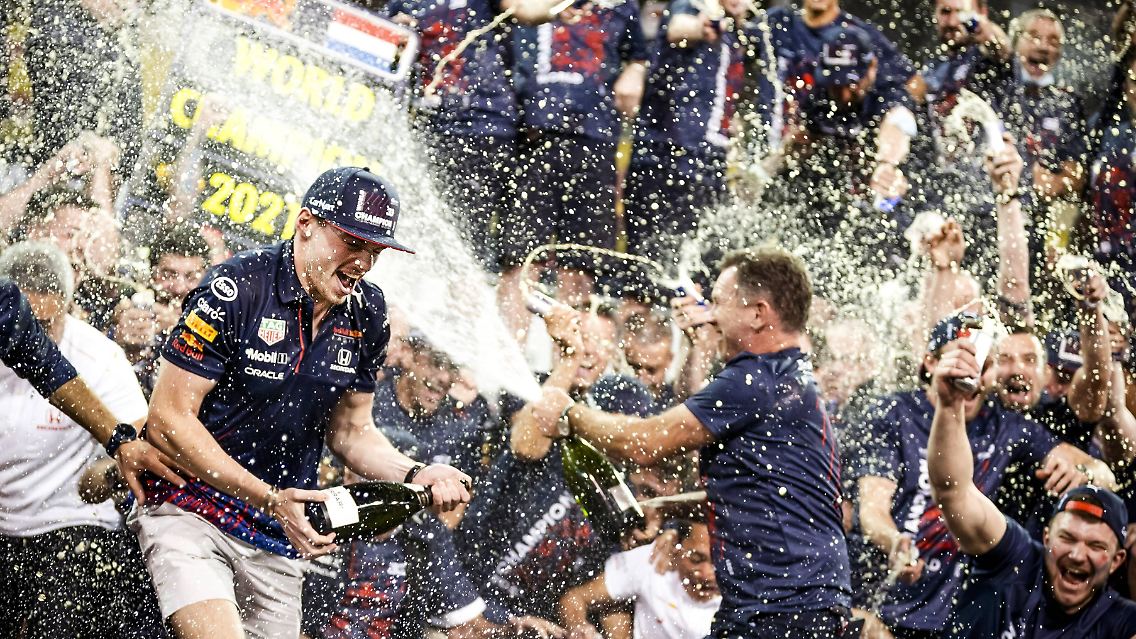 … fährt ein über weite Strecken sehr gereifter Verstappen zum WM-Titel, bei dem er ...