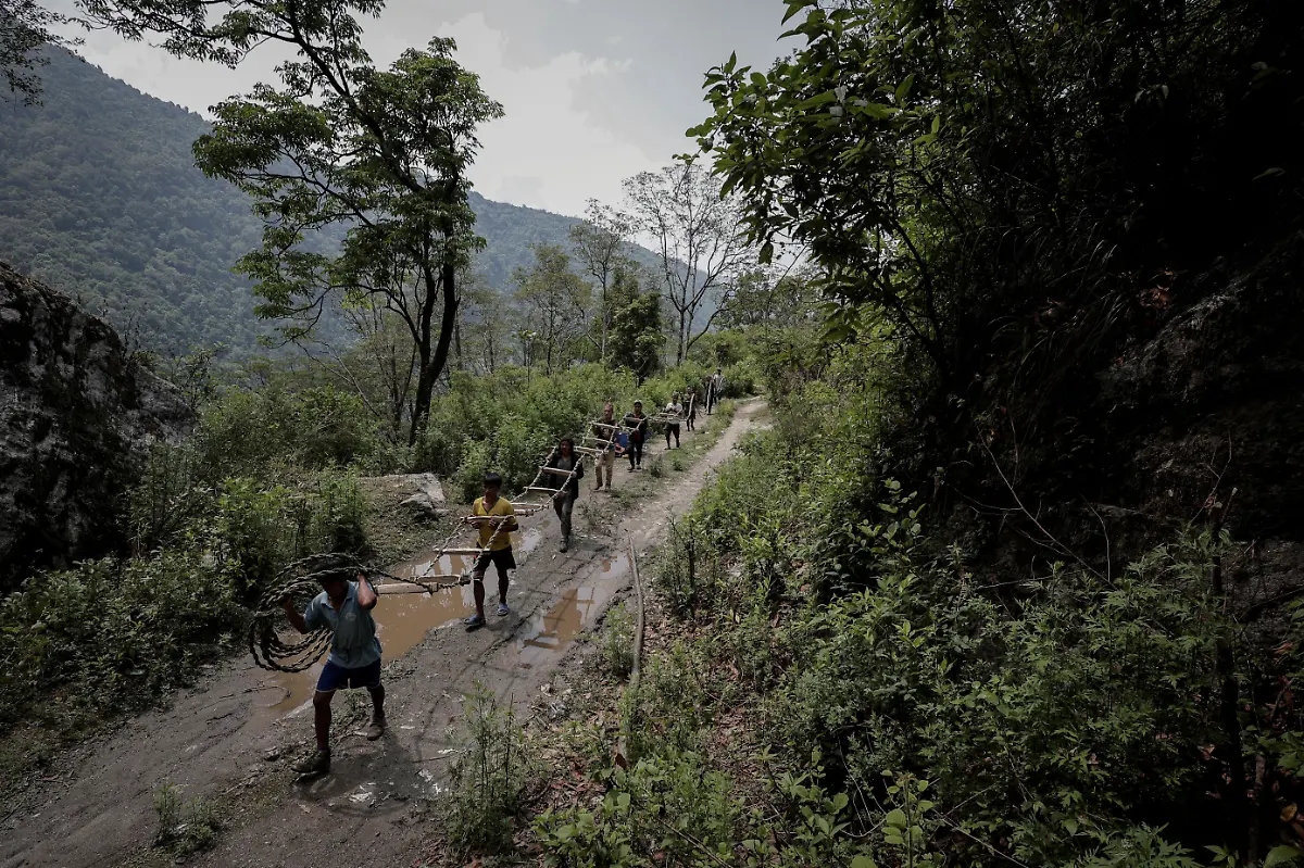 2024-06-05T100137Z-664510941-RC2408A2ZQ17-RTRMADP-3-CLIMATE-CHANGE-NEPAL-HONEY