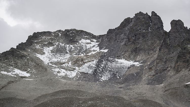 Schon 2019 war nicht mehr viel vom Pizolgletscher übrig. Nun haben Naturwissenschaftler dort ihre Messungen eingestellt, der Gletscher sei praktisch verschwunden. 