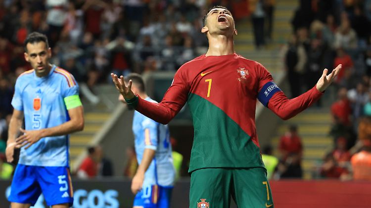 Diese Pose wird nie ein Denkmal zieren. Cristiano Ronaldo ist verzweifelt. 