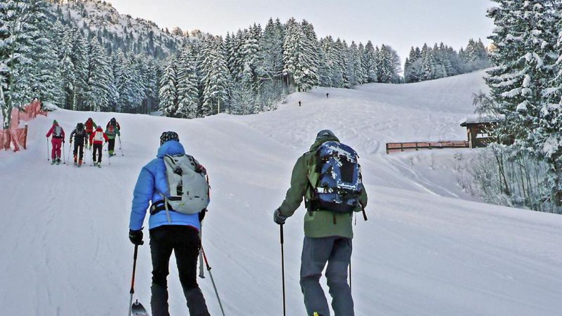Separate Aufstiegsrouten wie hier in den Ammergauer Alpen könnten den Streit zwischen Liftbetreibern und Tourengehern entschärfen.