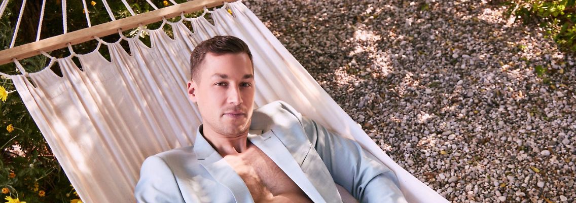 Prinz Fabian Fuchs freut sich auf 21 balzbereite Single-Männer - Quelle RTL.jpg