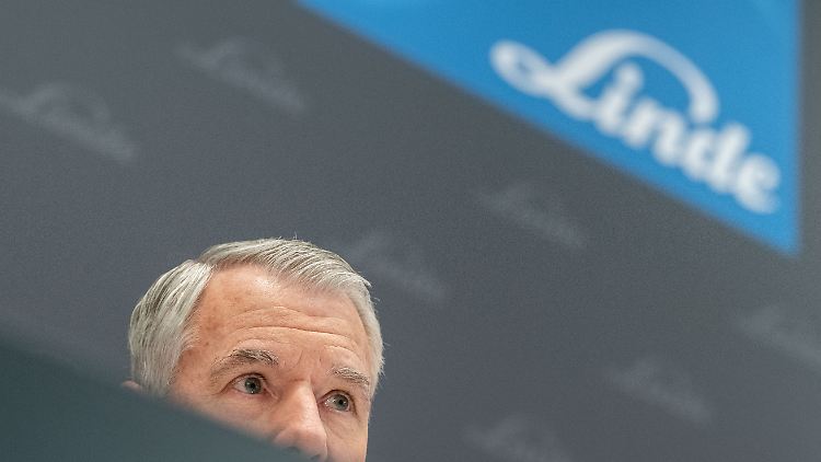 In Deutschland Topverdiener in den USA noch nicht einmal Durchschnitt unter Konzernvorständen: Linde-Chef Angel verdiente 2021 19 Millionen Euro. 