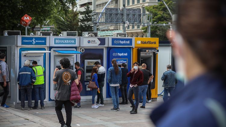 Washington stellte den Banken in Aussicht, dass die Teilnahme am Bezahlsystem Mir als Versuchgewertet werden könnte, die US-Sanktionen zu unterlaufen.
