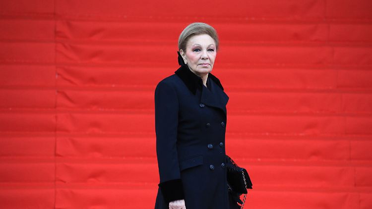 Die persische Ex-Kaiserin Farah Pahlavi 2019 im Pariser Exil. 