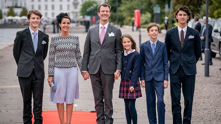 Von links nach rechts: Prinz Felix, Prinzessin Marie, Prinz Joachim, Prinzessin Athena, Prinz Henrik und Prinz Nikolai.