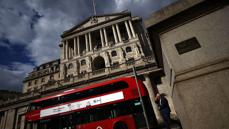 Die Bank of England kauft massiv Staatsanleihen auf und hilft so auch dem US-Aktienmarkt auf die Beine.