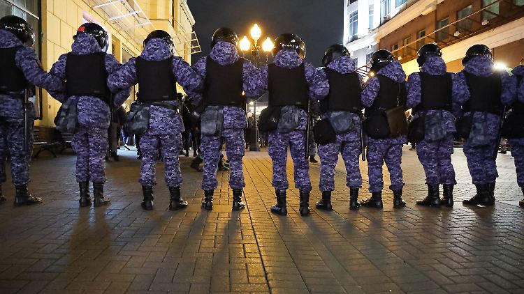 Die russische Polizei geht rigoros gegen Kritiker der Teilmobilmachung vor.