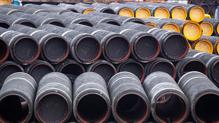 Auf Rügen liegen noch jede Menge Rohre herum, die nicht für den Bau der Ostsee-Gaspipeline Nord Stream 2 benötigt wurden. Führen diese vielleicht bald in die Ukraine?