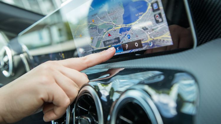 Eine Fahrzeugflotte kann per Software vernetzt werden, um die Fahrzeugleistung zu verbessern oder Kraftstoff zu sparen.