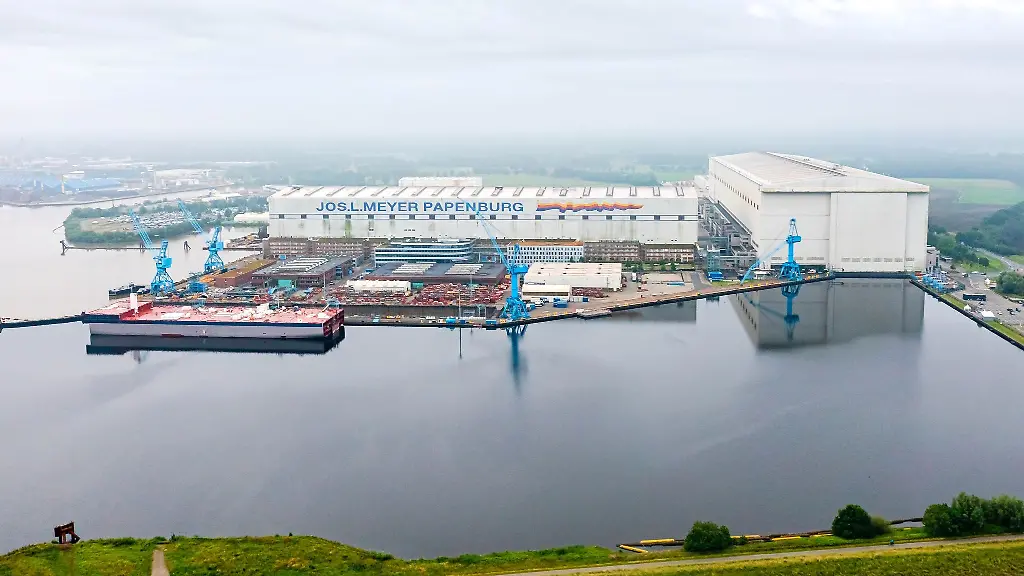 Die-Meyer-Werft-an-der-Ems