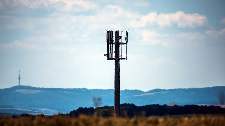 Mobilfunkmasten verfügen über Notfallakkus, diese reichen jedoch nur etwa eine halbe Stunde.