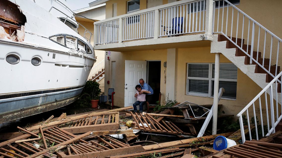 2022-09-29T170715Z_226467502_RC2ZQW9ZYIGF_RTRMADP_3_STORM-IAN-FLORIDA.JPG