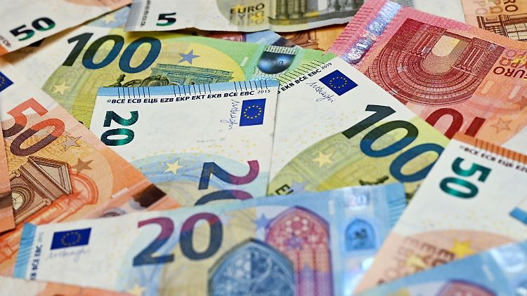 Getrieben wurde die Teuerung abermals durch den sehr starken Anstieg der Energiepreise, die sich zum Vorjahresmonat um 40,8 Prozent erhöhten. 