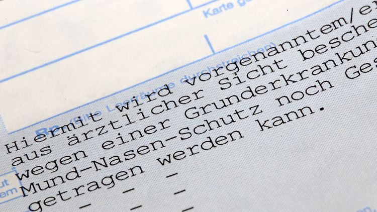 Bei den Durchsuchungen wurden insgesamt 317 mutmaßlich unrichtige Atteste sichergestellt.