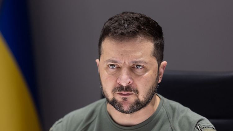 Selenskyj kündigt an, dass sein Land in die NATO will.