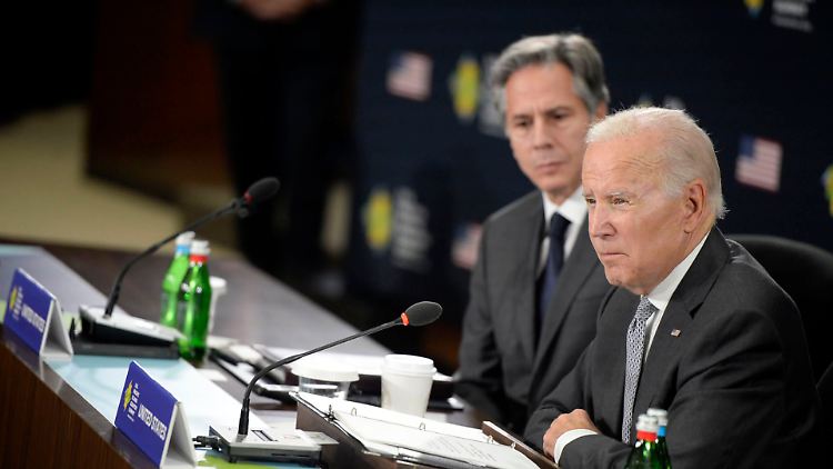 Hunderte Russen neu auf den US-Sanktionslisten: US-Präsident Biden und Außenminister Blinken sehen die Annexion als betrügerischen Versuch Russlands, die eigenen Grenzen zu erweitern.