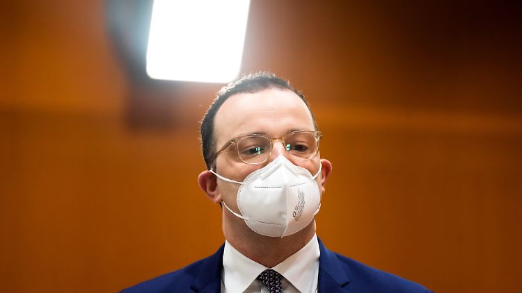 So kannten ihn die Deutschen während der Corona-Pandemie: Jens Spahn wird Doku-Held. 